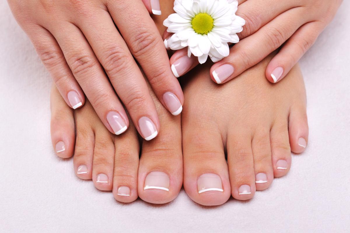 female feet with camomile flower