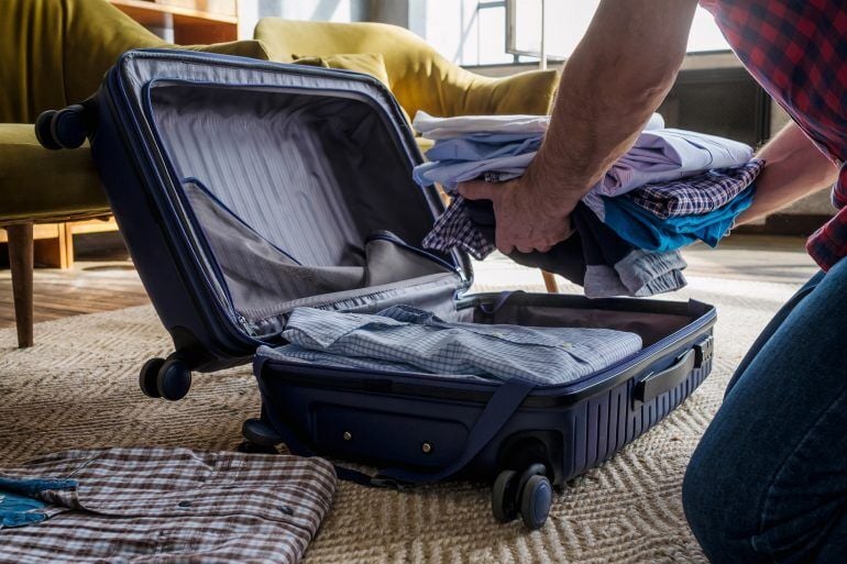 There are various types of digital nomads who live life moving from place to place, and their packing lists are different.