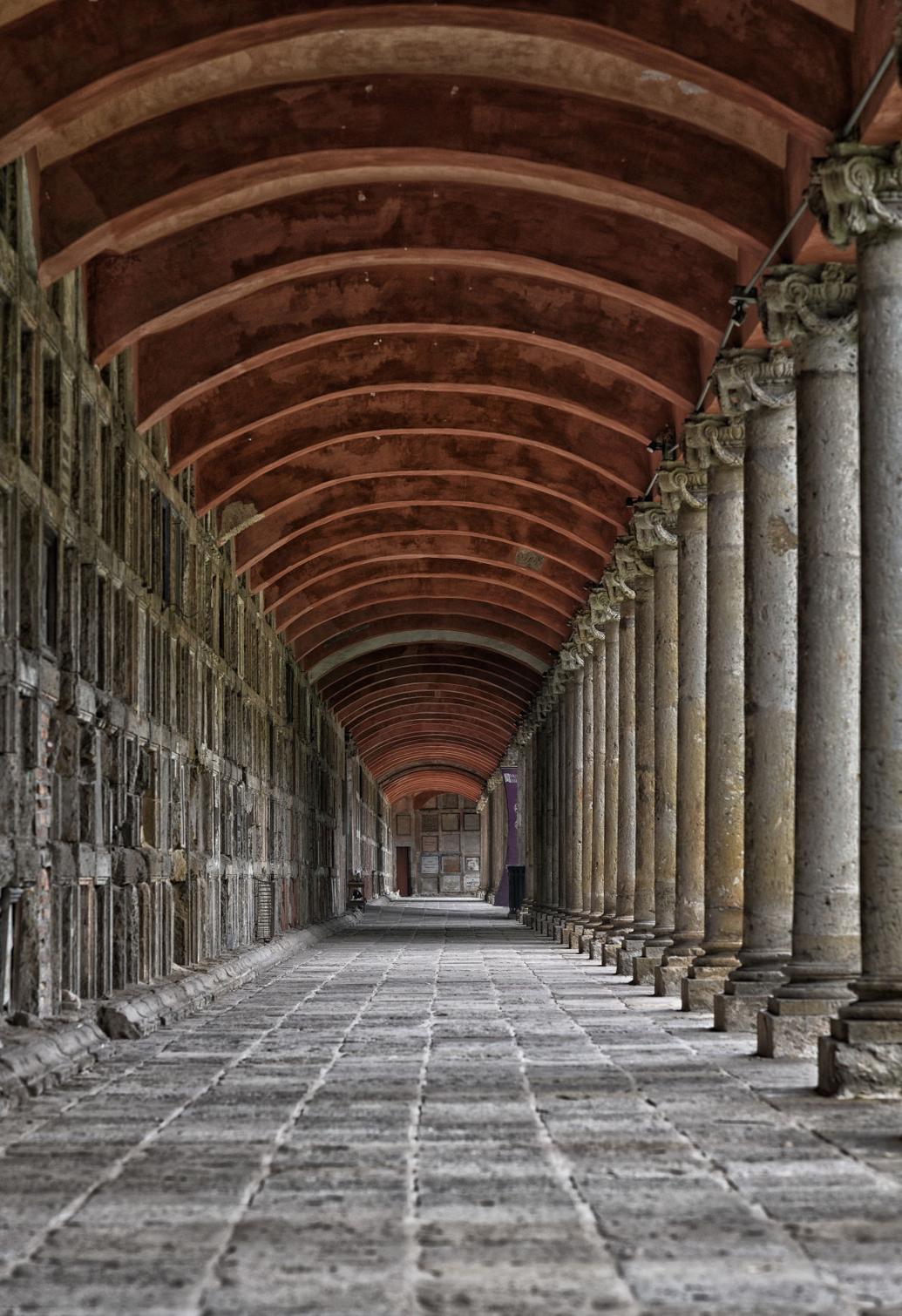 The Vampire Tree of Guadalajara and other Legends of El Panteón de ...