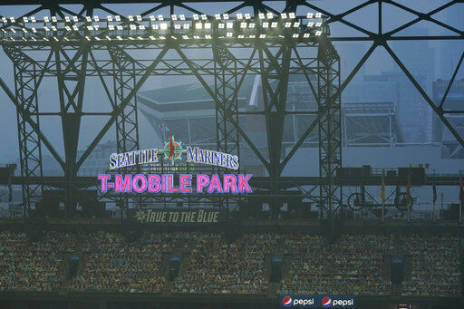 2 Giants-Seattle games off due to smoky skies, moved to SF