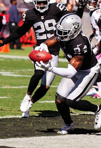 Safety Charles Woodson agrees to one-year deal with Raiders