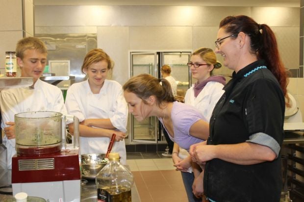 High school culinary program takes off with teen chefs | Lifestyles