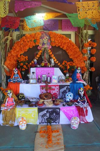 Día de los Muertos altar