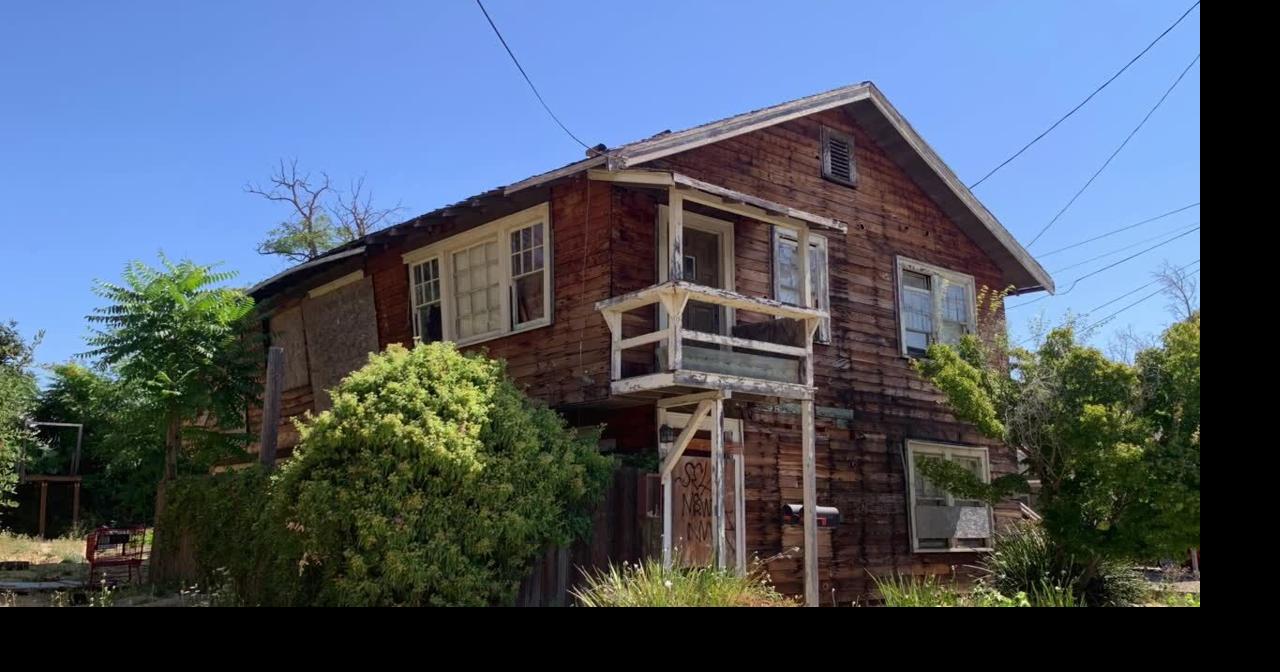 Derelict Napa house neglected by owner alarms neighbors