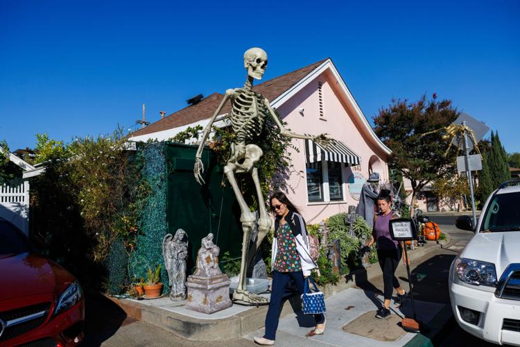 Frightful spooky Halloween scene adorns Napa tanning salon