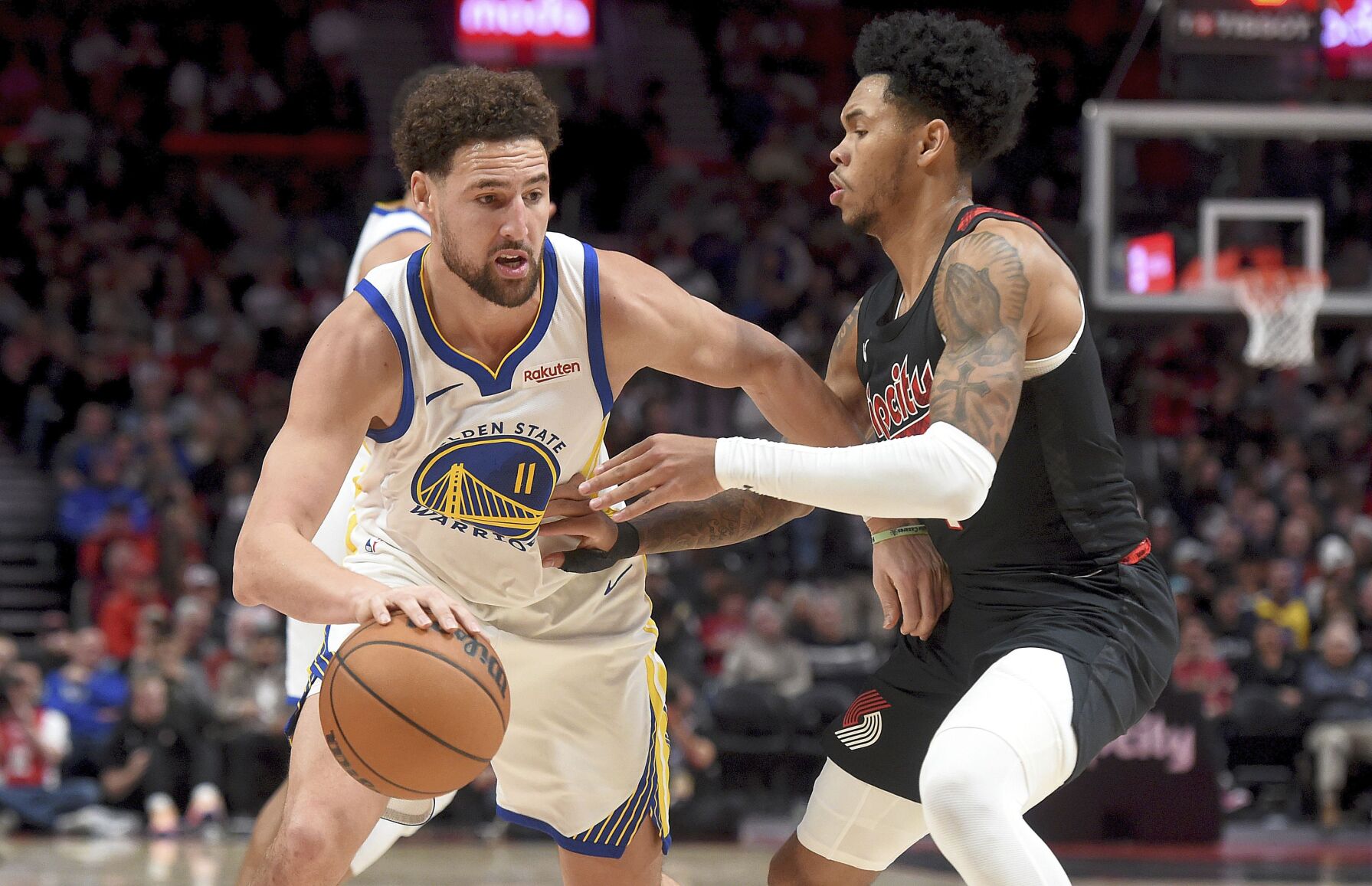 NBA: Thompson scores 28 points to help Warriors hold off Trail