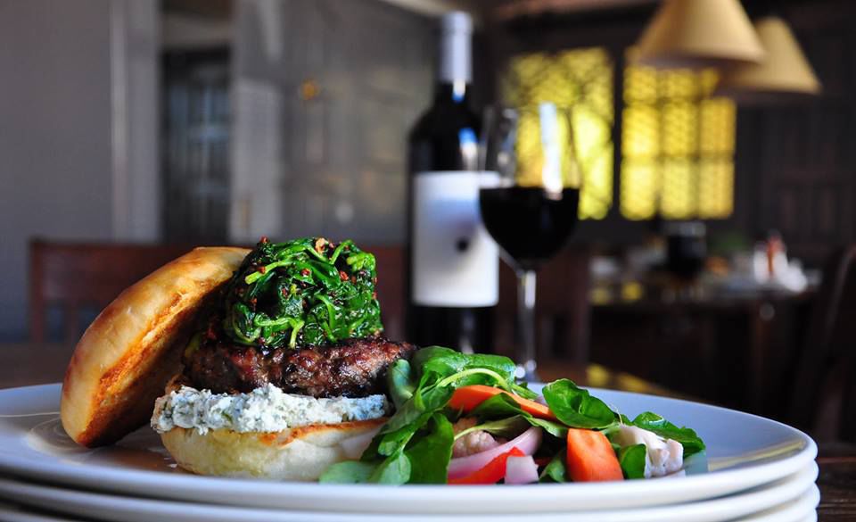 The Best Places To Watch Football In Napa Valley Food A Burger At Norman Rose Tavern In Napa