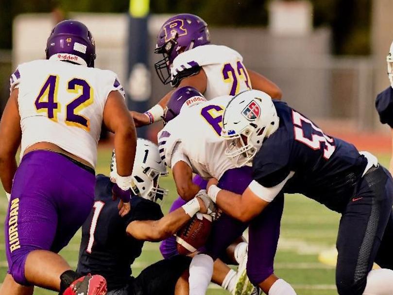 Prep Football Anitoni S Heroics Lift Justin Siena Past Archbishop