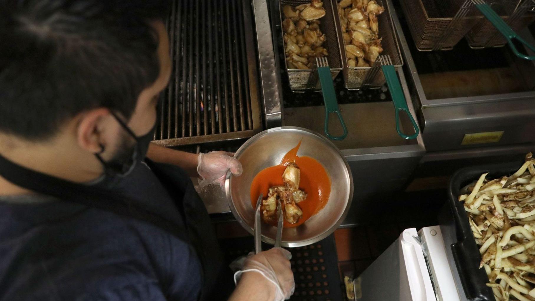 Wing night specials scarce as restaurants face tight supply, higher prices for the takeout-friendly comfort food - Vimarsana News