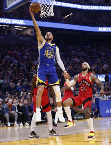 Curry's 35 points send Warriors past Raptors, 129-117 - The Globe and Mail