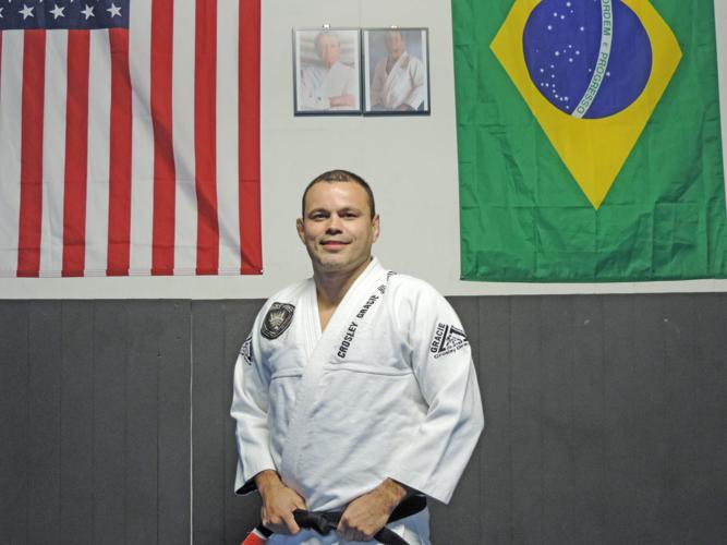 brazilian jiu jitsu - How to avoid being encircled by a body
