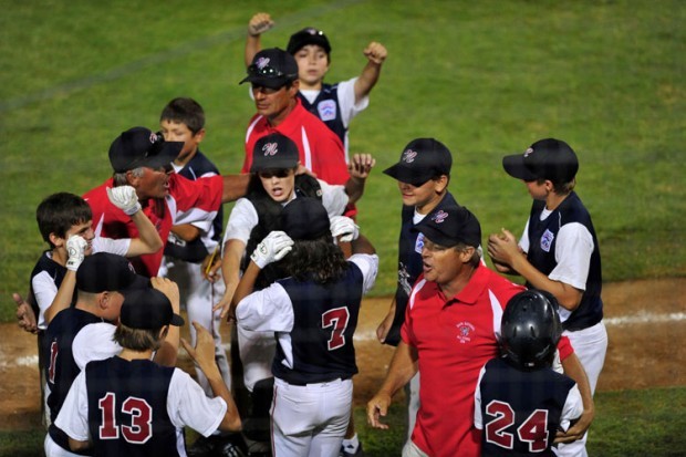 Tug McGraw celebrates closing out the - Baseball In Pics