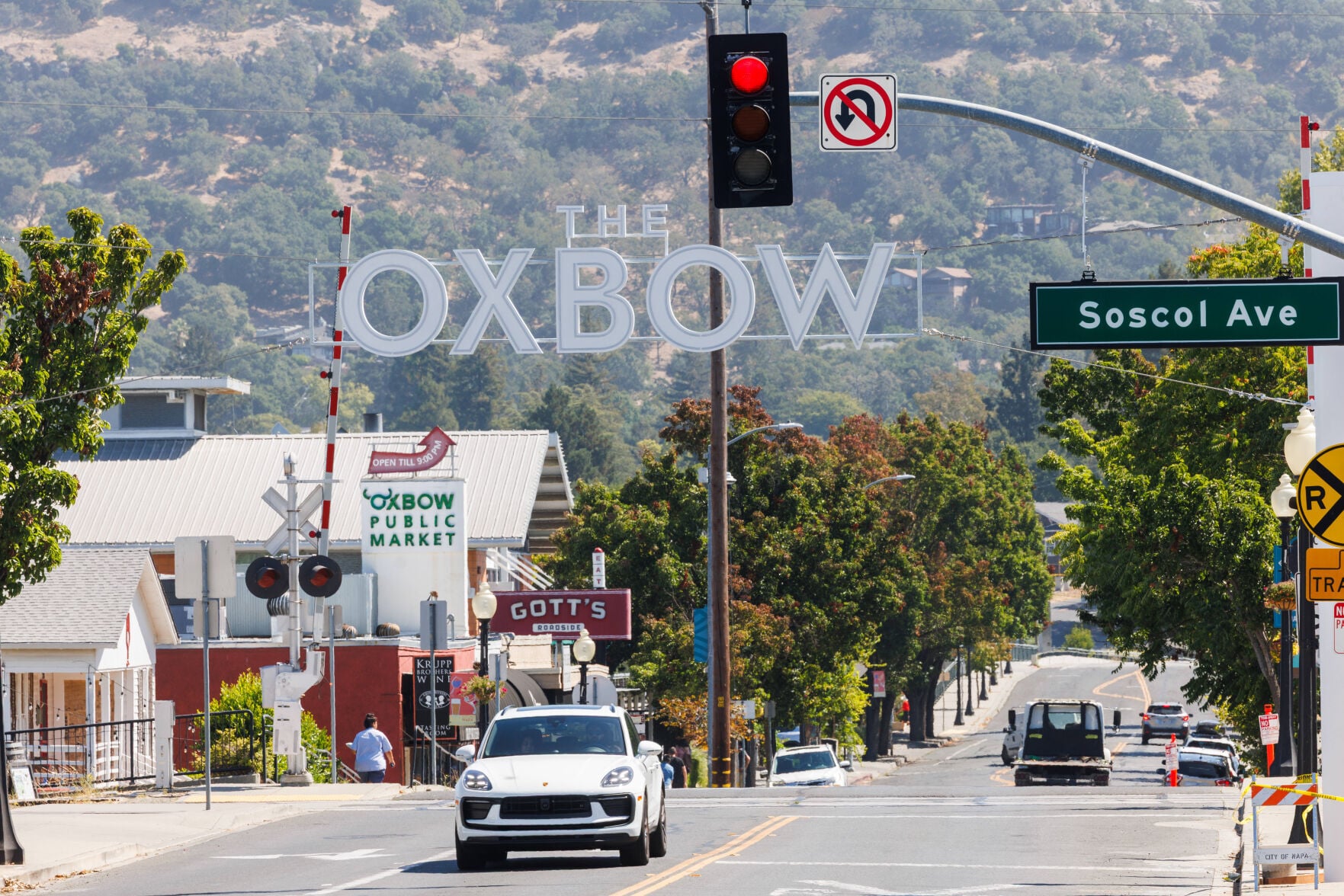napavalleyregister.com - Kevin Courtney - Kevin Courtney, Napa Journal: The blazing 'OXBOW' sign ignites strong opinions