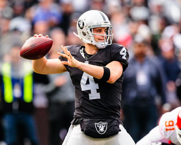 Derek Carr taking charge of Oakland Raiders offense