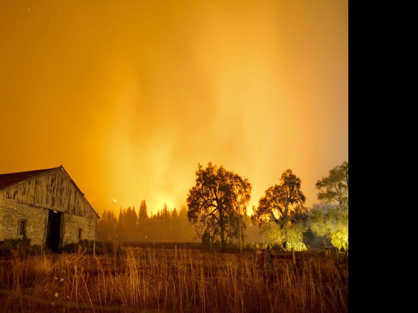 Fire Defenses Rush To Defend Calistoga As Pg E Begins Restoring Napa County Power New Shutoffs Loom Tuesday Local News Napavalleyregister Com