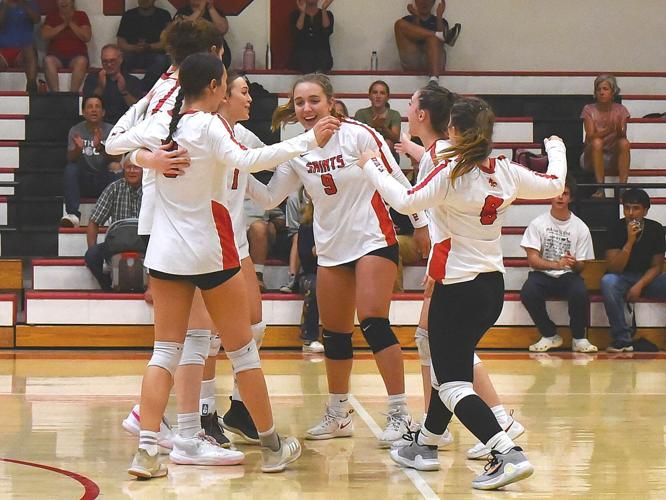 St. Helena High plays lightsout volleyball at Middletown