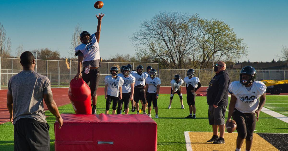 American Canyon Football Preview: Retooled Wolves eye first perfect season