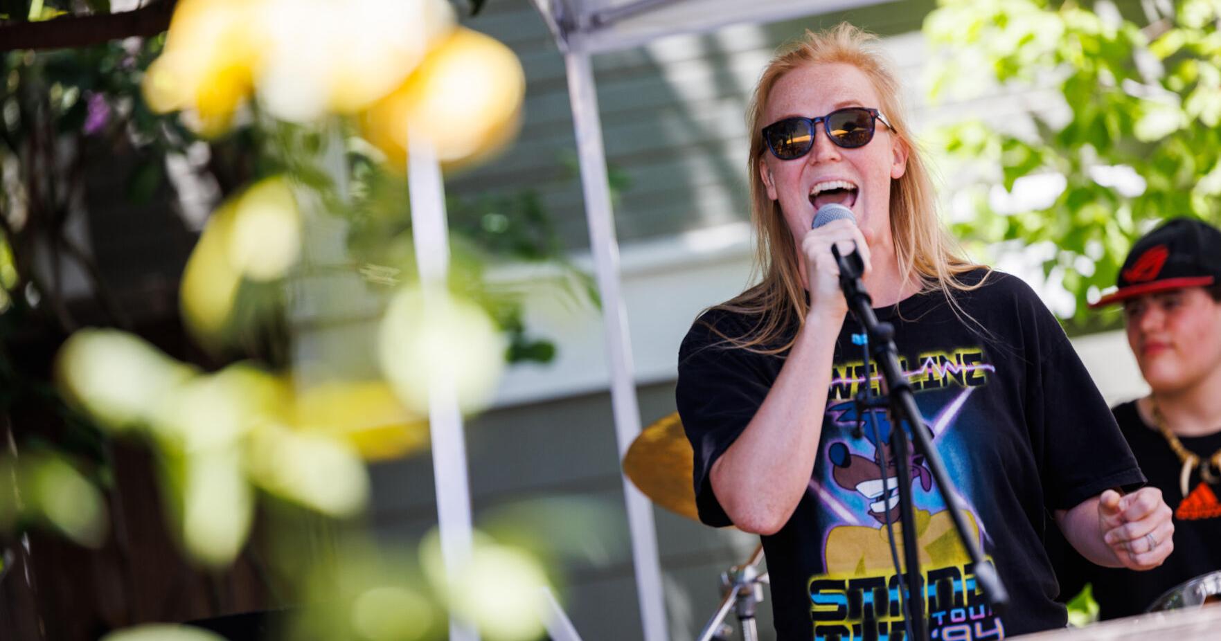 Music lovers pack Old Town for Napa Porchfest festival - Vimarsana News