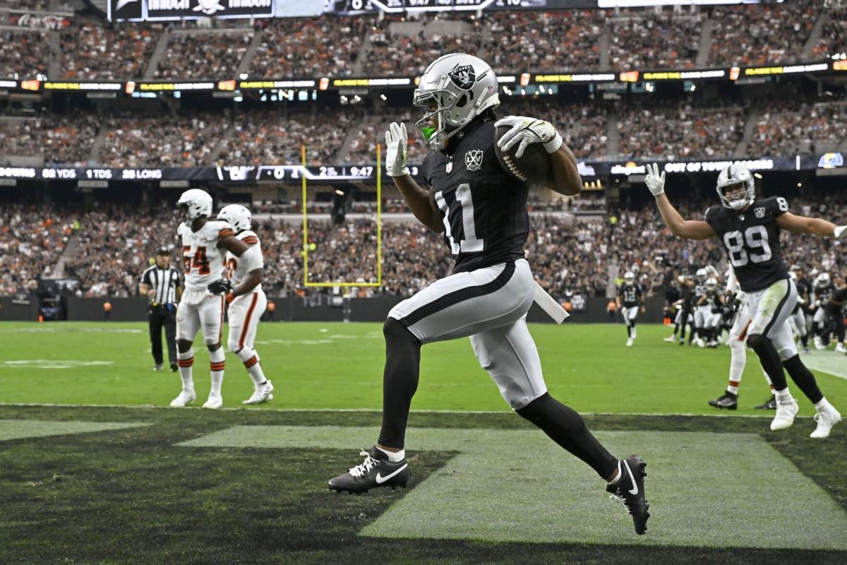NFL Raiders find running game in 2016 win over Browns