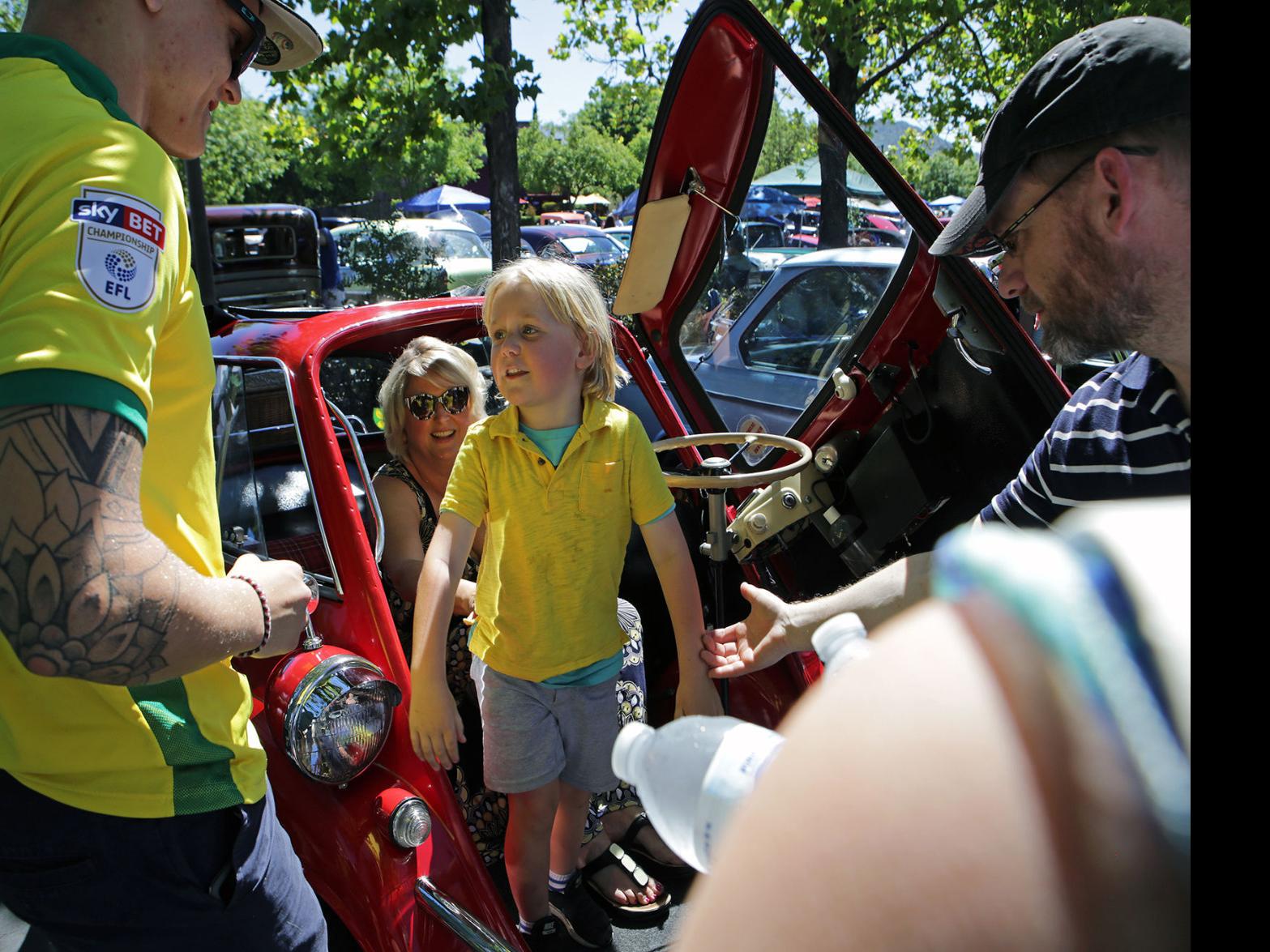 Car Buffs Spectators Brave The Heat At Yountville Auto Show Local News Napavalleyregister Com