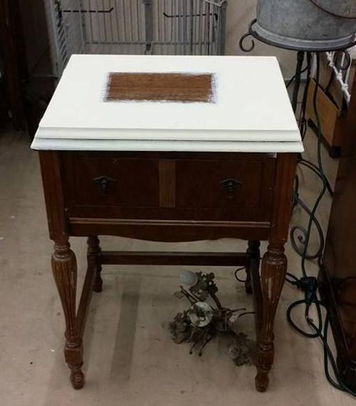 Class On Chalk Paint Shows How To Transform Old Furniture To New