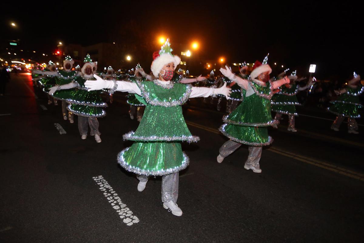 Napa Christmas Parade 2022 Crowds Come Out To Downtown Napa For City's First Christmas Parade Since  2018 | Local News | Napavalleyregister.com