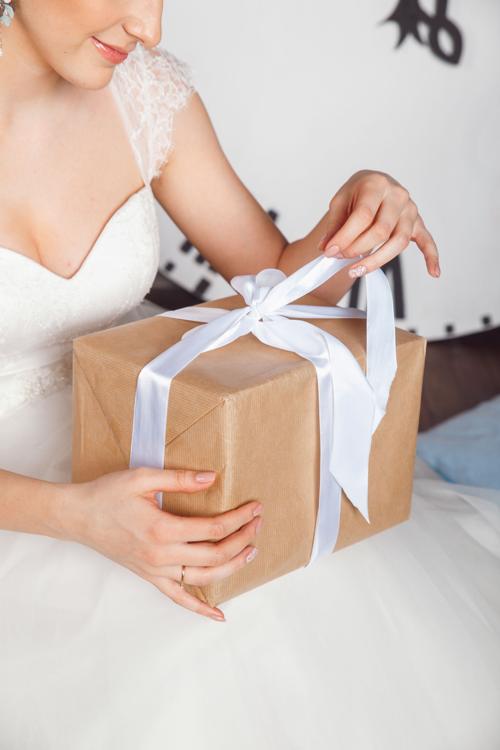 How much should I spend on a wedding gift? Here are six guidelines ...