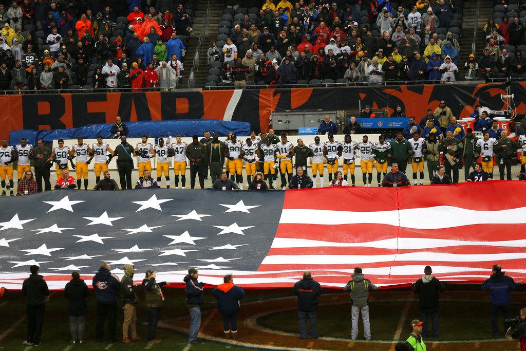 Chicago Area Veterans Burn Bears Packers Jerseys In Response To National Anthem Protests Sports Napavalleyregister Com