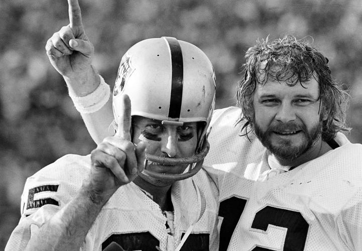 Oakland Raiders Mark Van Eeghen, 1976 Afc Championship Sports