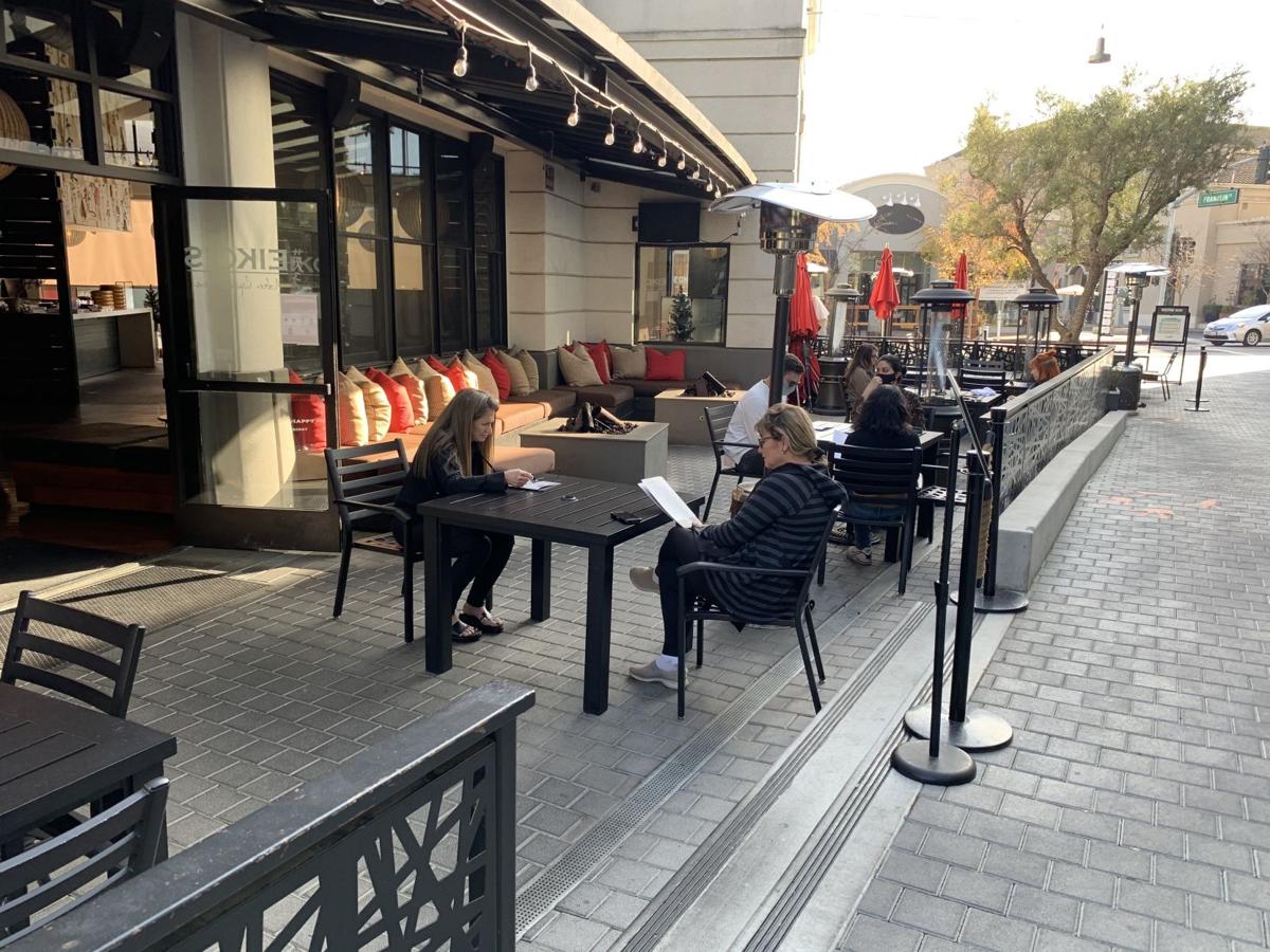 Outdoor dining (copy)