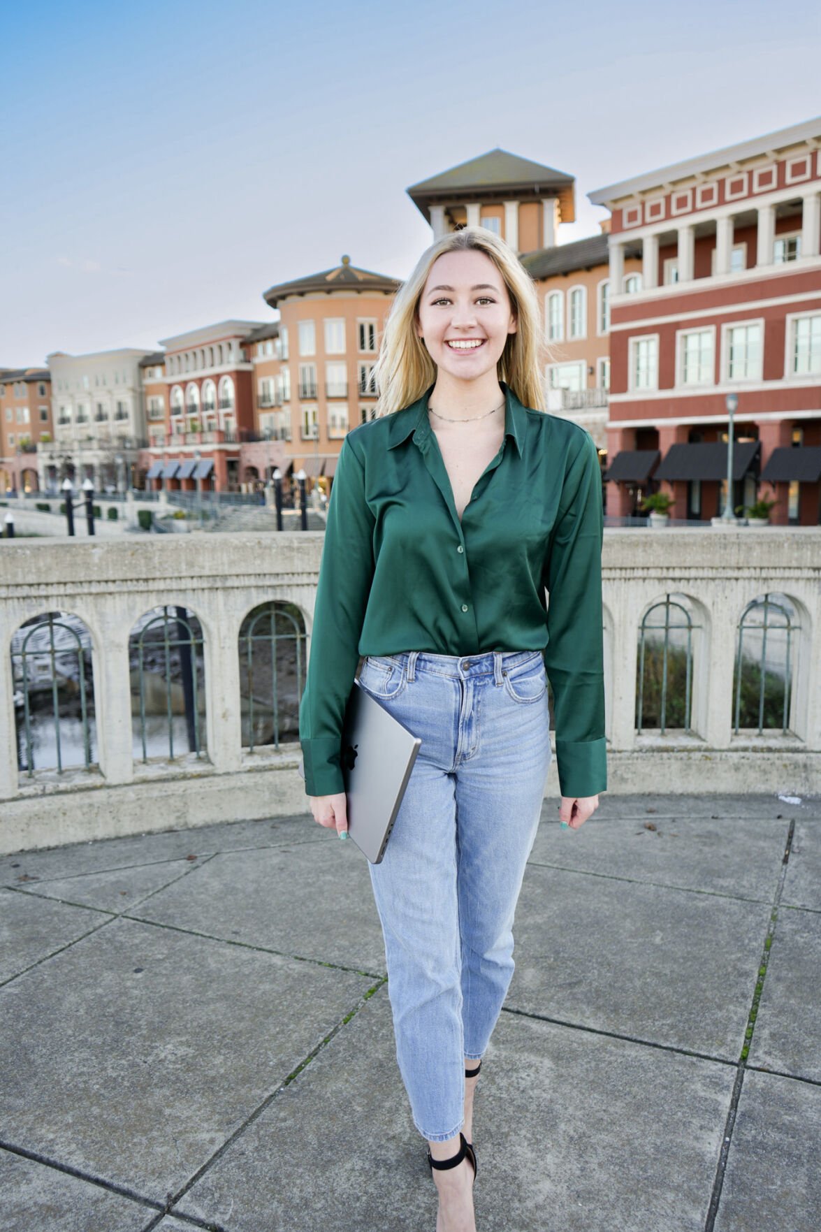 napavalleyregister.com - JENNIFER HUFFMAN jennifer.huffman@napanews.com - A 'dream job': 20-something digital marketing expert likes the flexibility of running her own business, being an entrepreneur