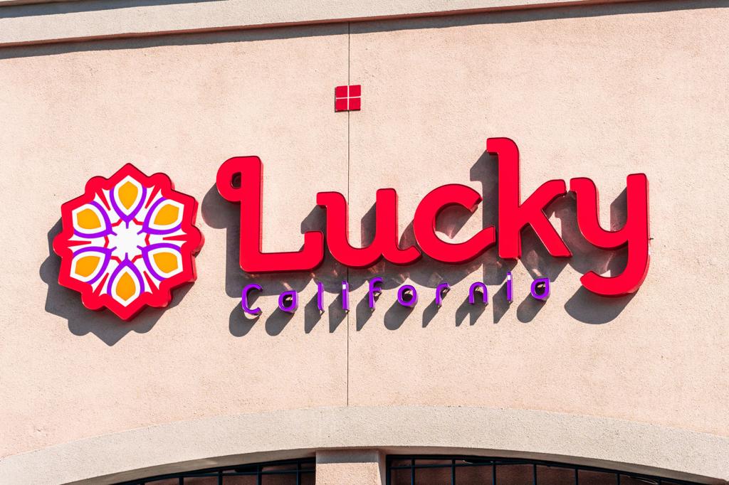 Lucky Save Mart Foodmaxx Grocery Stores To Open Hour Early Stay Open Hour Later For First Responders Starting Thursday Local News Napavalleyregister Com