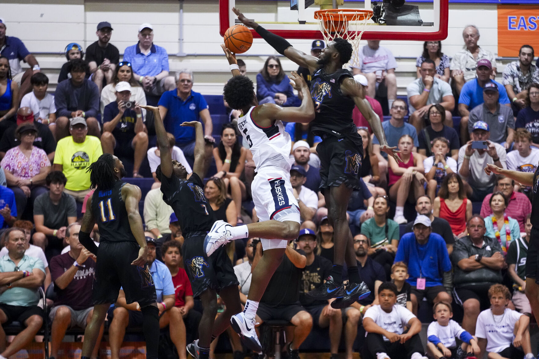 Memphis Beats No. 2 UConn 99-97 In Overtime To Tip Off Maui ...