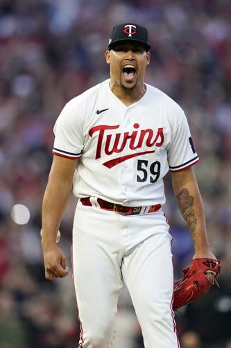 Twins advance for 1st time in 21 years with 2-0 win to sweep Blue Jays  behind Gray, Correa