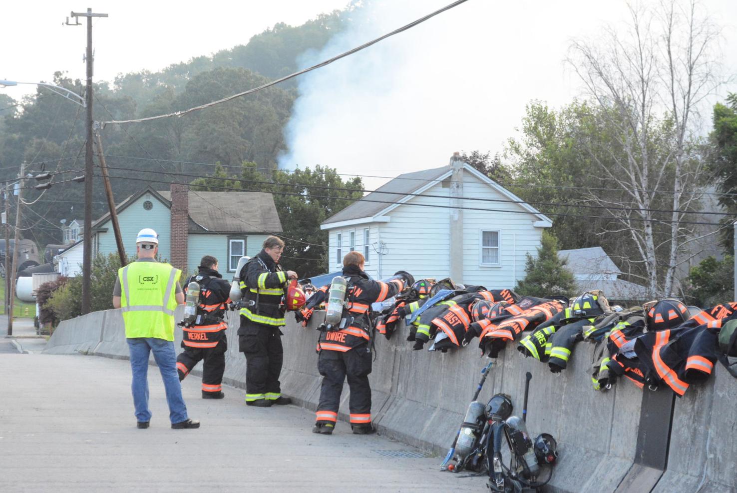 PHOTOS 32 cars derailed at Hyndman
