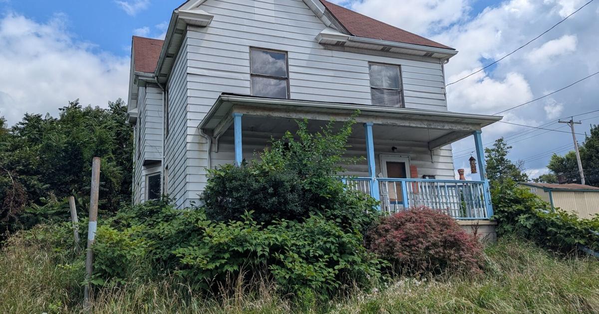 Housing board continues two demolition notices
