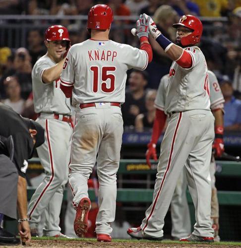 Scott Kingery delivers game-winning, two-run triple in 11th for