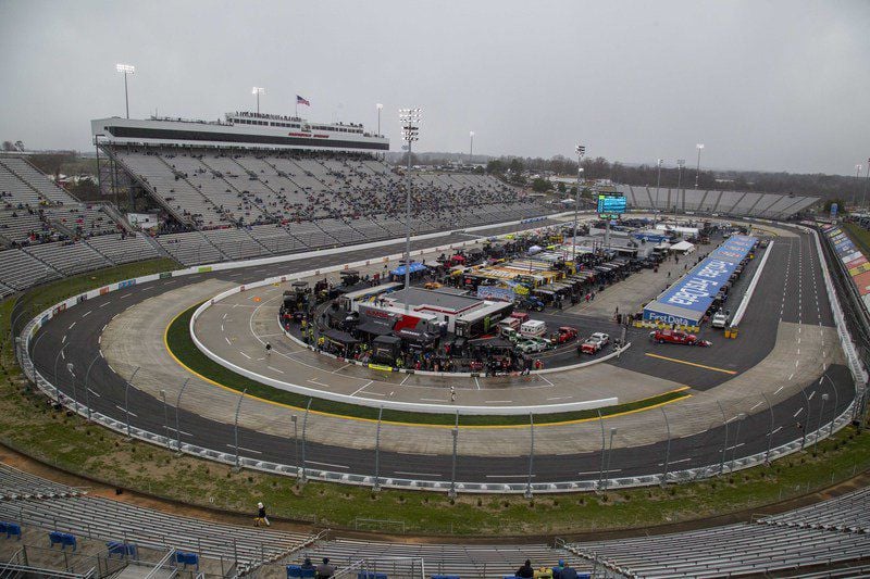 Snow forces NASCAR to postpone Cup race at Martinsville ...