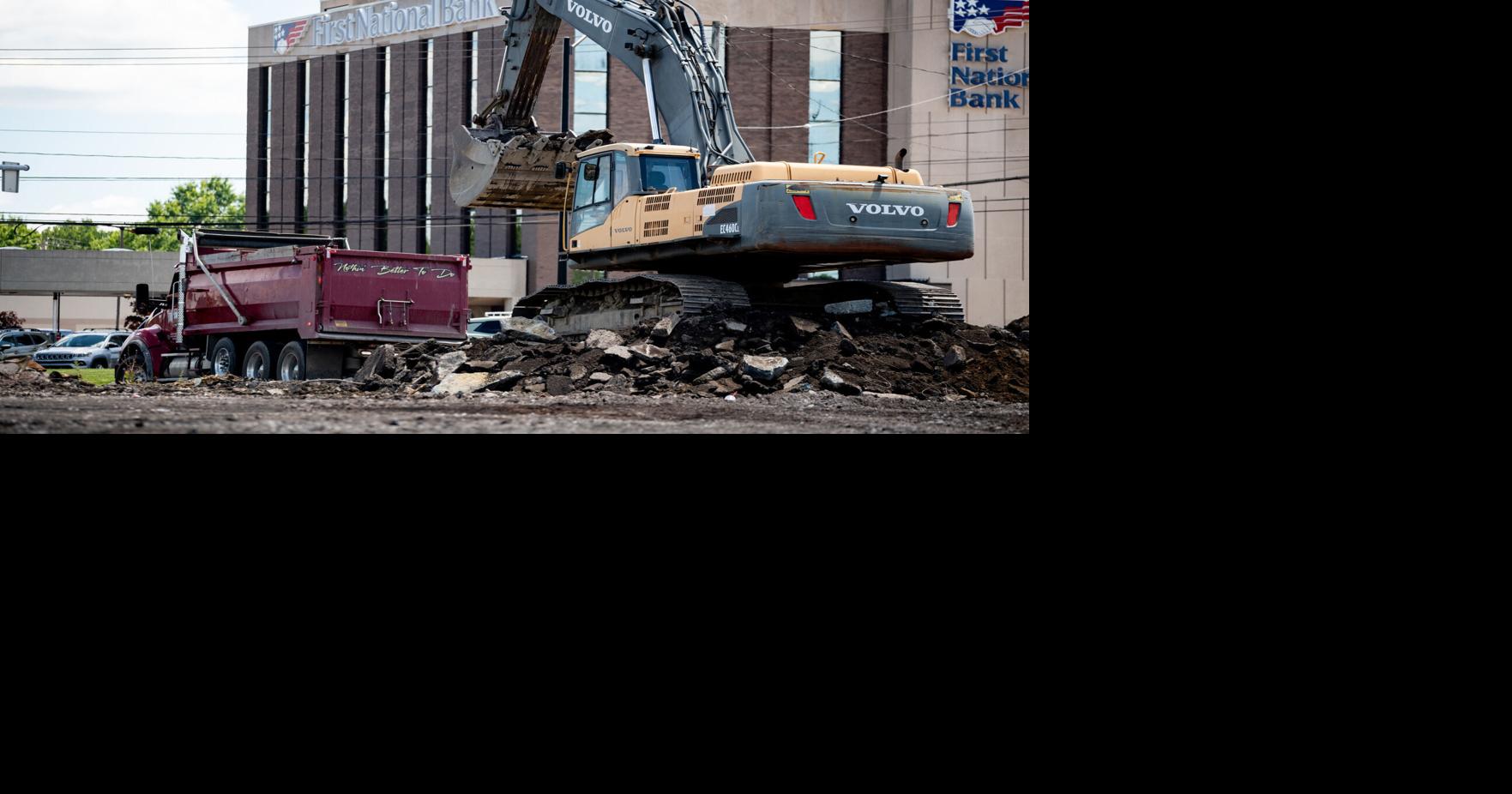 Crews begin clearing the way for LongHorn Steakhouse