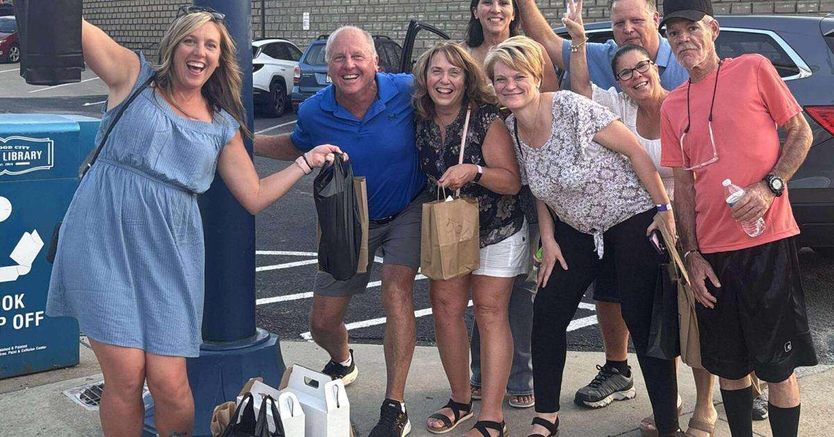 Ellwood City wine walk to benefit library