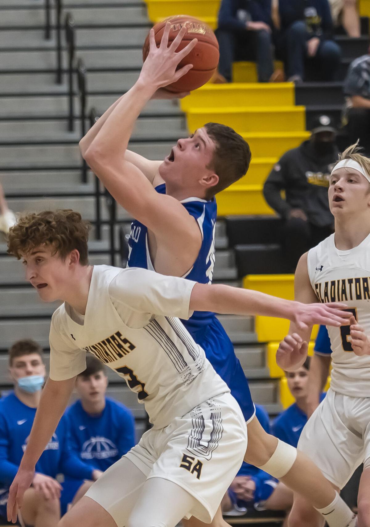 Ellwood City boys basketball beats South Allegheny 53-50 for their first WPIAL championship in 35 years