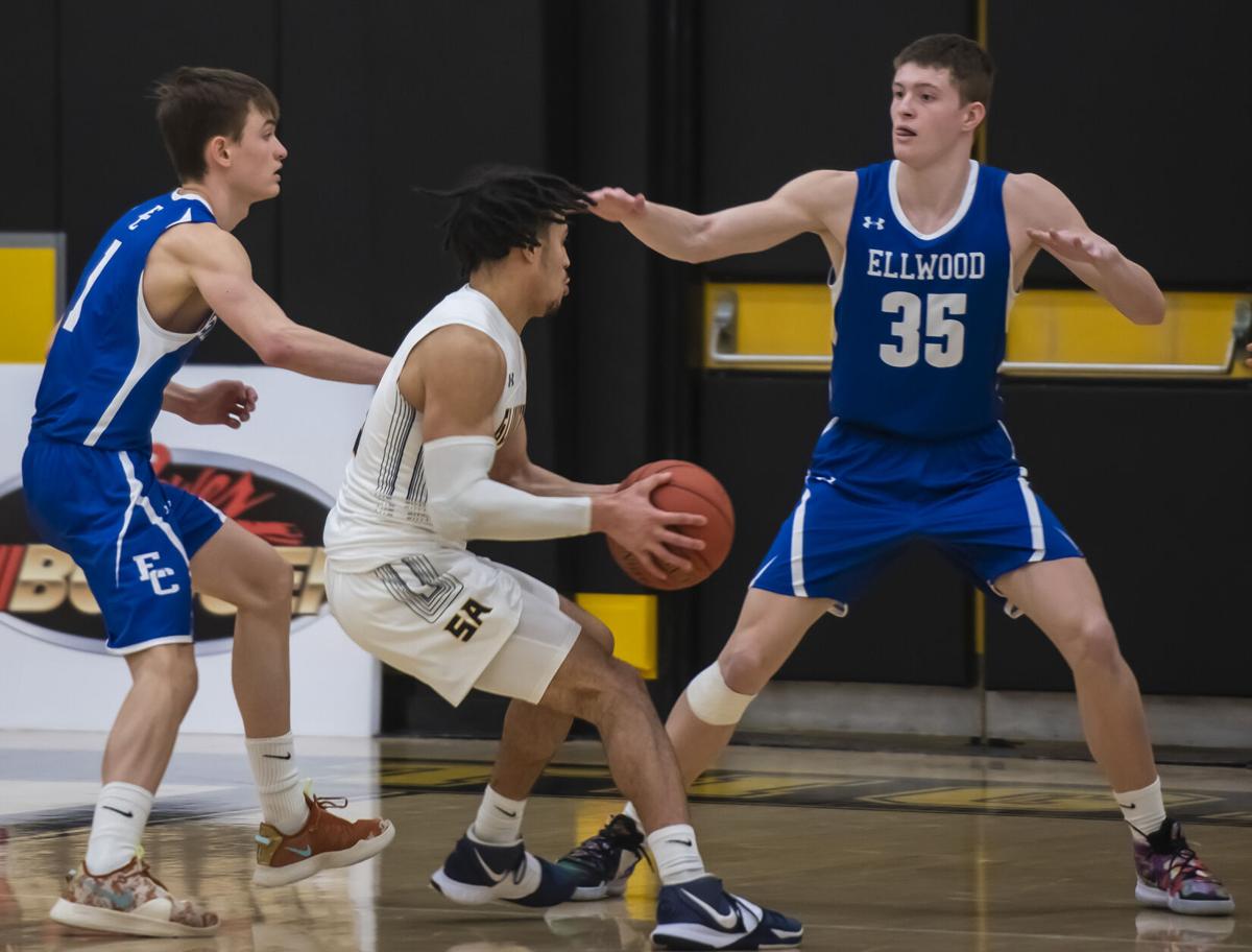 Ellwood City boys basketball beats South Allegheny 53-50 for their first WPIAL championship in 35 years