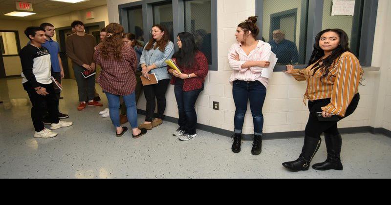 'Jail class': College students, inmates learning together | Local News ...