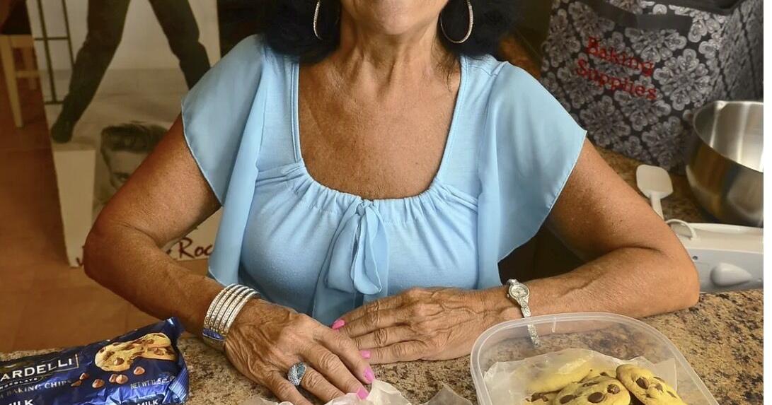 With help of Elvis, Ellwood woman bakes dozens of cookies each week