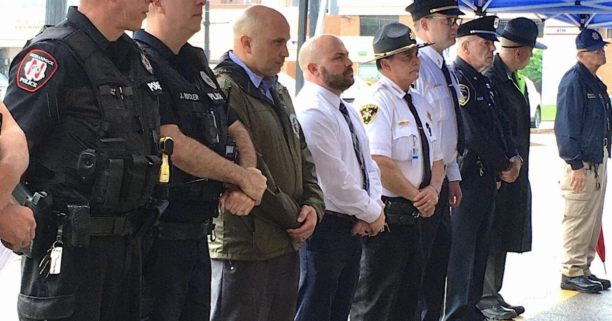 Police, officials, public pay homage to fallen officers - Vimarsana News