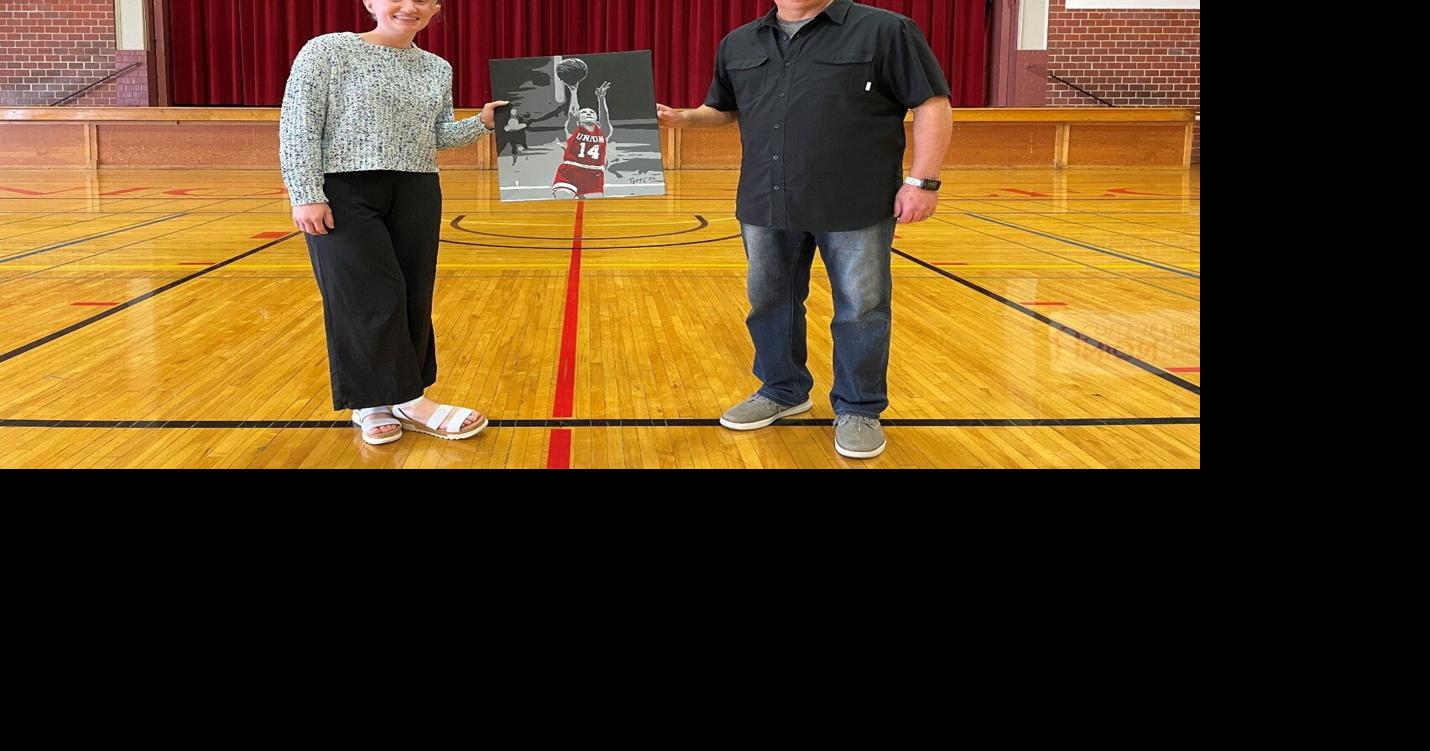 Ehrlich gifts paintings to Lincoln natives | | nebraskanewsservice.net