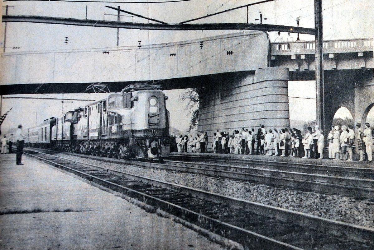 Dutch Professor Compiling Rfk Funeral Train Photo Book News