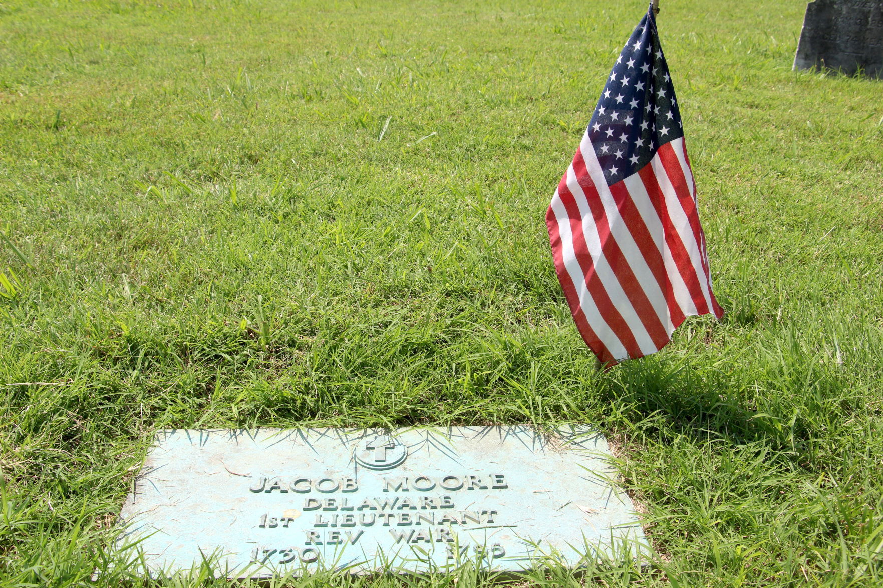 Here Lies A Patriot: Flags Mark Graves Of Revolutionary War Veterans ...