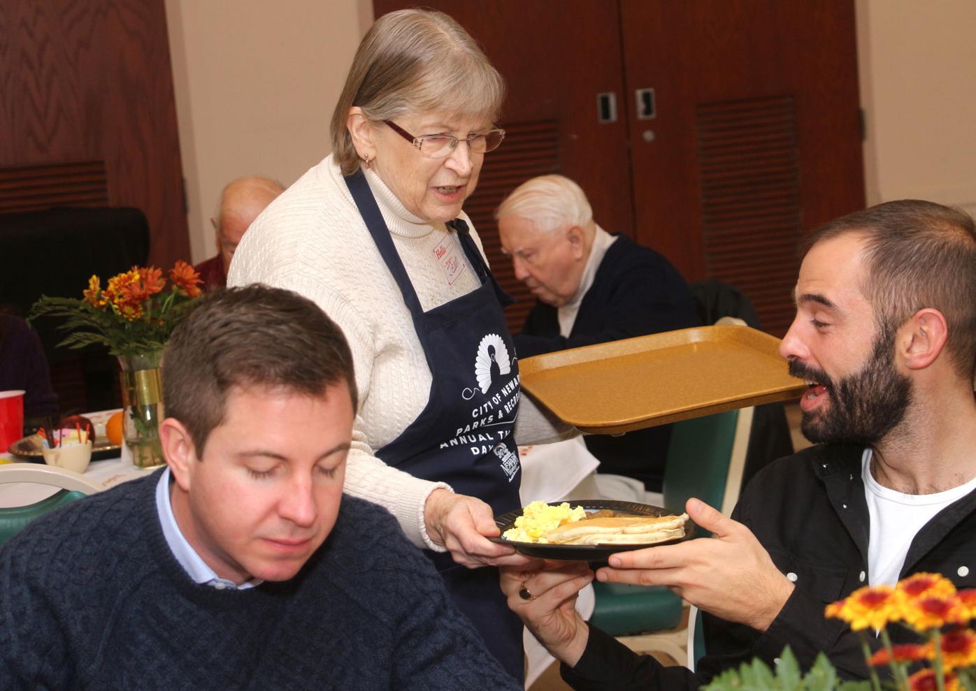 Thanksgiving Volunteers Serve Up Heaping Helpings Of Kindness News Newarkpostonline Com