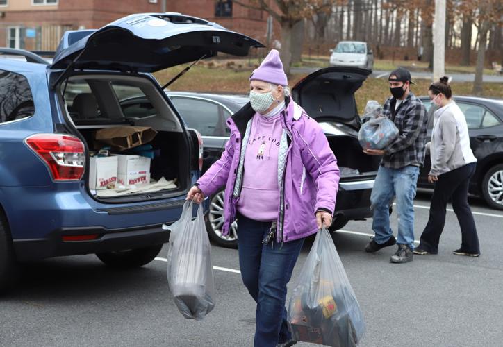 Newarkers donate supplies, pick up trash for MLK Day of Service News